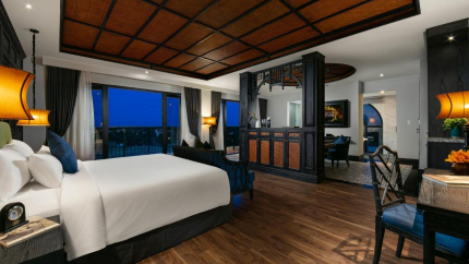 Phòng Shining Deluxe (D) - hồ bơi & cánh đồng xanh & nhìn ra sông