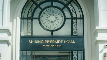 Cửa vào khách sạn