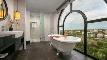 View nhà tắm rộng rãi, thư giãn