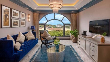 Không gian phòng khách Junior Suite