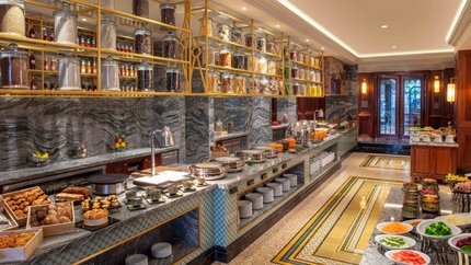 Quầy buffet tại Silk Path Grand Huế Hotel & Spa