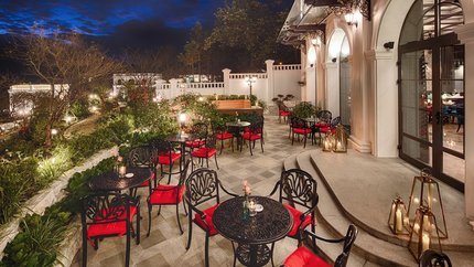 Không gian ngoài trời Olivio Restaurant