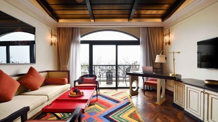 Phòng khách được thiết kế hiện đại