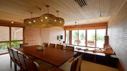 Bàn ăn với sức chứa 10 người