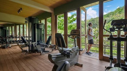 Phòng gym được trang bị máy tập hiện đại