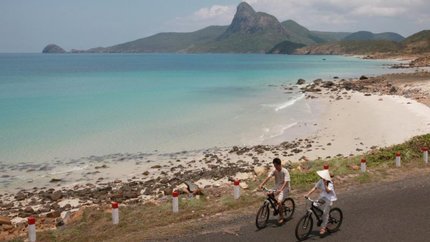 Hoạt động đạp xe trên cung đường gần biển
