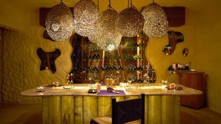 Quầy bar với nhiều thức uống ngon