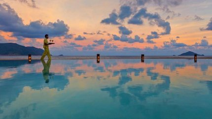 Bể bơi vô cực của resort