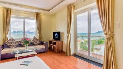 Phòng có ban công nhìn ra biển cực chill