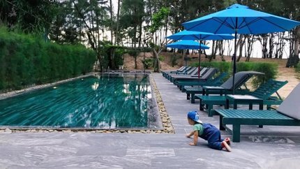 Bể bơi ngoài trời