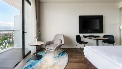 Phòng có ban công hướng thành phố