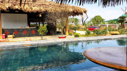 Hồ bơi khu nghỉ dưỡng Sona Ninh Bình