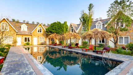 Hồ bơi tại Sona Resort Ninh Bình 3*