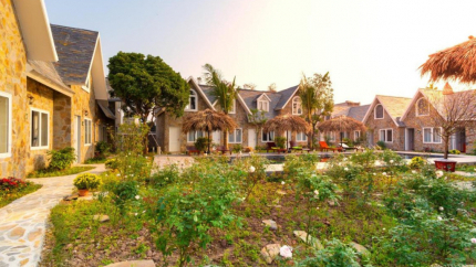 Sân vườn khu nghỉ dưỡng Sona Ninh Bình
