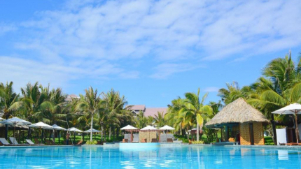 Bể bơi tại Khu nghỉ dưỡng Sonata & Spa 4*