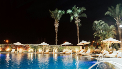 Bể Bơi Ngoài Trời