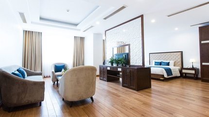 Căn phòng rộng cùng nội thất tiện nghi