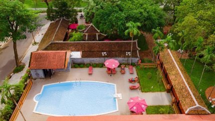 Bể bơi ngoài trời