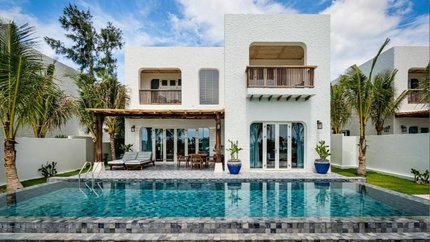 Hồ bơi ngoài trời