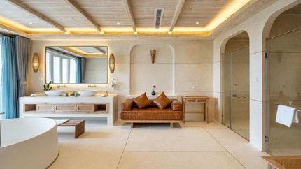 Phòng tắm rát rộng, đầy đủ tiện nghi, có bồn tắm