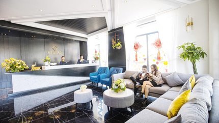 Lễ tân khách sạn được thiết kế sang trọng