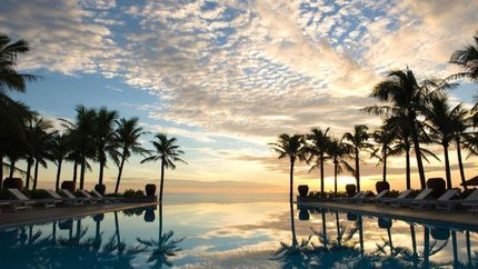 Bể bơi vô tận view đỉnh