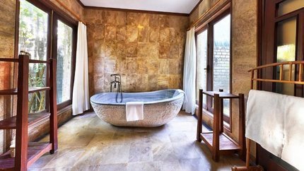 Phòng tắm rộng, sạch sẽ