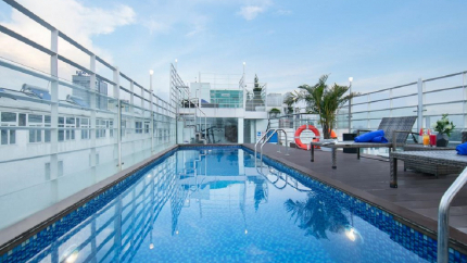 Bể Bơi Ngoài Trời