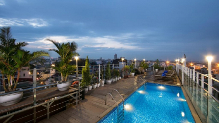 Bể Bơi Ngoài Trời