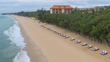 Bãi biển khu du lịch