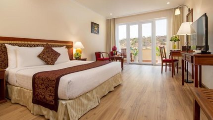 Không gian rộng, thoáng nhờ cửa kính lớn