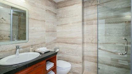 Phòng tắm với trang thiết bị hiện đại