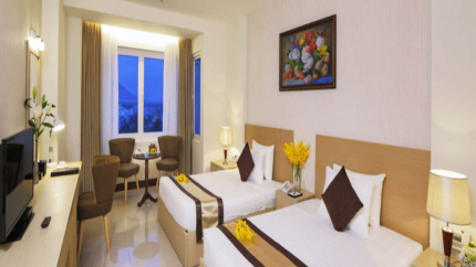 Deluxe hướng phố 2 giường đơn