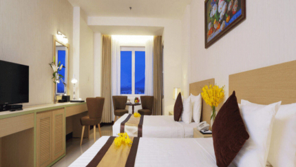 Deluxe hướng phố 2 giường đơn