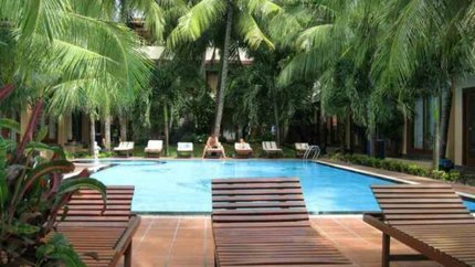 Hồ bơi ngoài trời