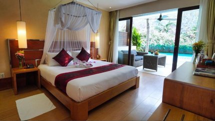 Không gian thoáng, cửa hướng hồ bơi