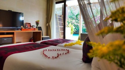 Giường ngủ thoải mái, phòng có ti vi