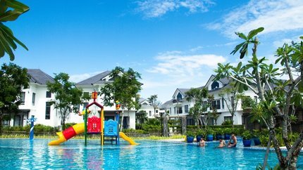 Khu vui chơi trẻ em tại bể bơi