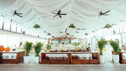 Không gian nhà hàng rộng lớn