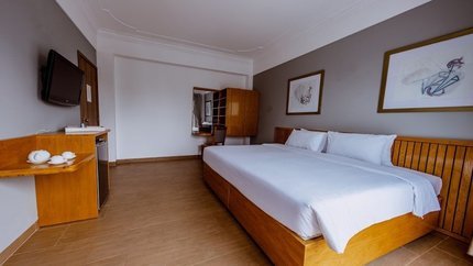 Phòng có tivi, bàn làm việc