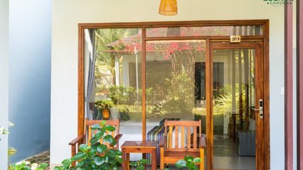 Ban công rộng rãi có ghế ngồi