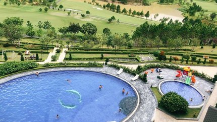 Bể bơi ngoài trời