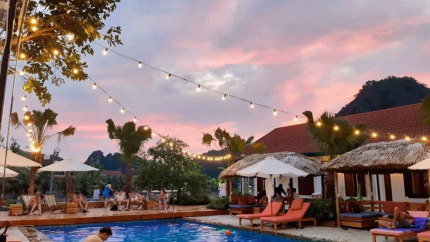 Bể bơi ngoài trời