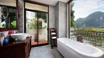 Phòng tắm Lotus Junior Suite