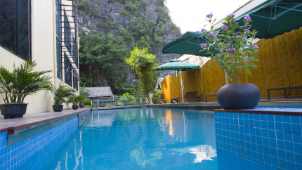 Bể Bơi Ngoài Trời