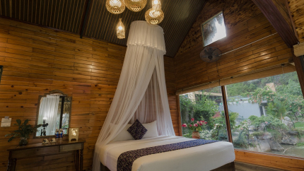 Lotus Lake Bungalow Double