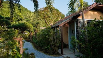 Khuôn viên phía ngoài bungalow