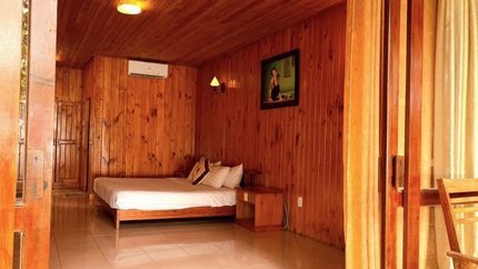 Không gian phòng tràn ngập ánh sáng tự nhiên