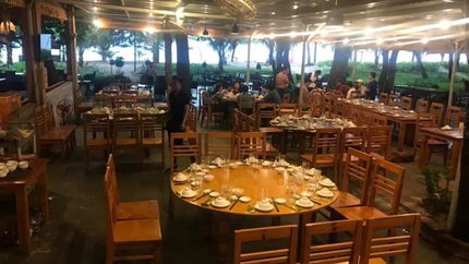 Nhà hàng không gian mở thoáng đãng