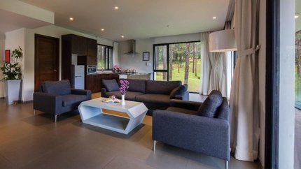 Khu vực phòng khách và bếp